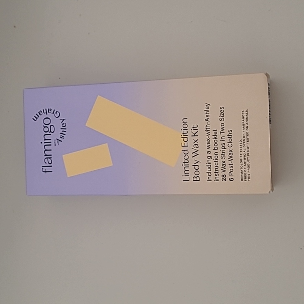Flamingo Waxing Kit With Ashley Graham New 28 strips 2 sizes
